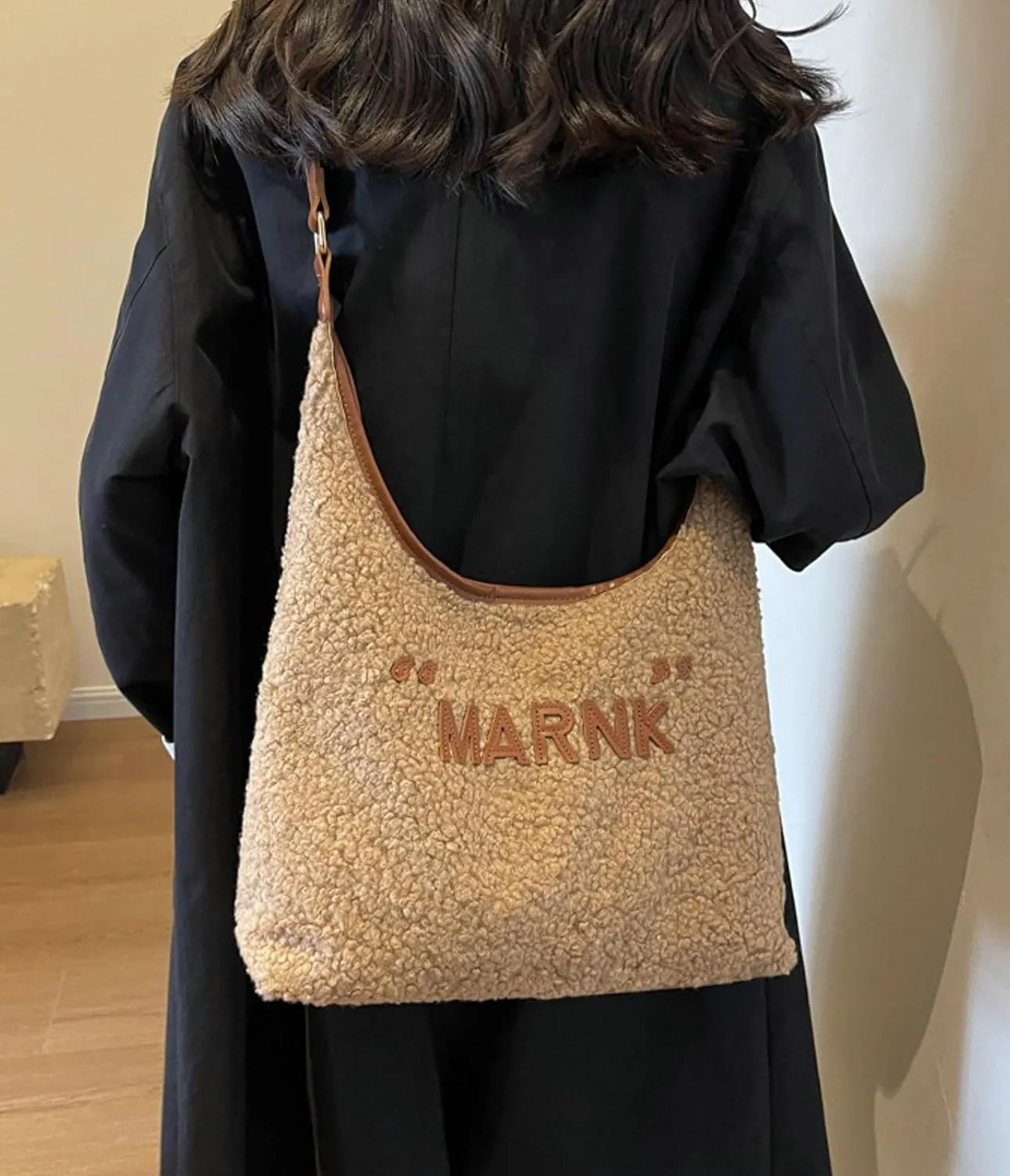 2024 Fashion Lamb Wool Tote Bag Women Cozy Furry Shoulder Bag Adjustable PU Strap Magnetic Closure Commuter Handbag