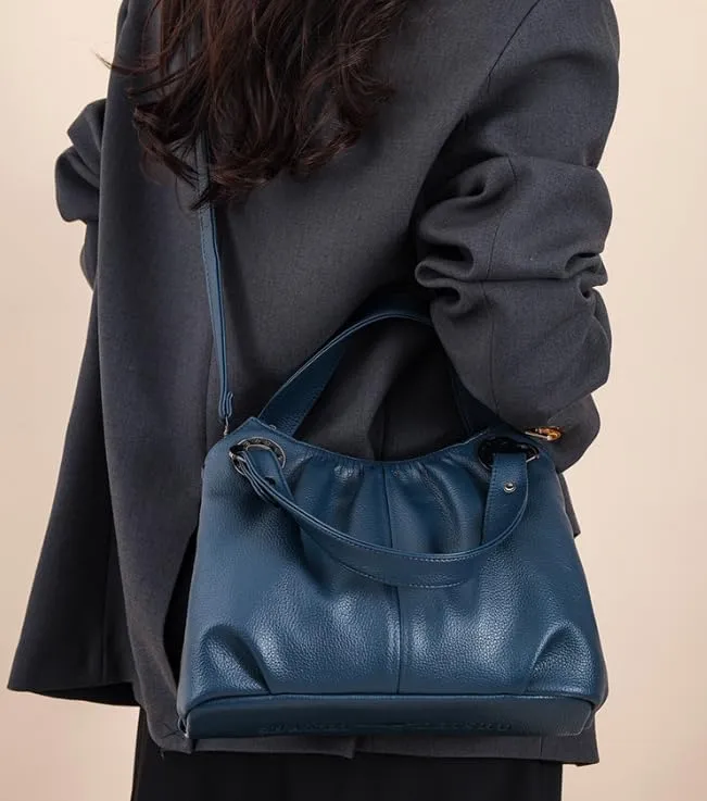 A new spring and summer crossbody handbag for women, a high-end, large-capacity, simple and pleated single-shoulder bag