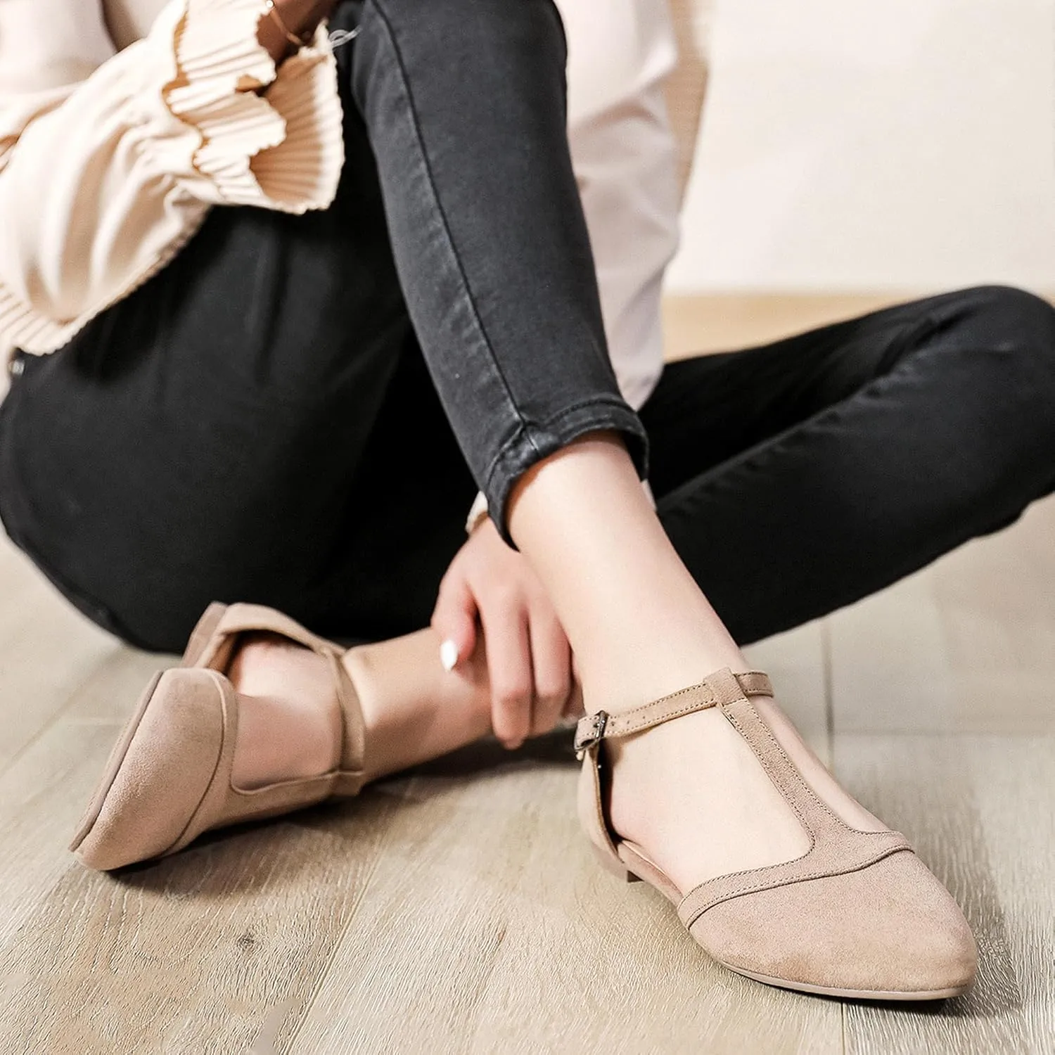 Ataiwee Women's Wide Flat Shoes - Pointed Ladies T-Strap Adjustable Summer Shoes.