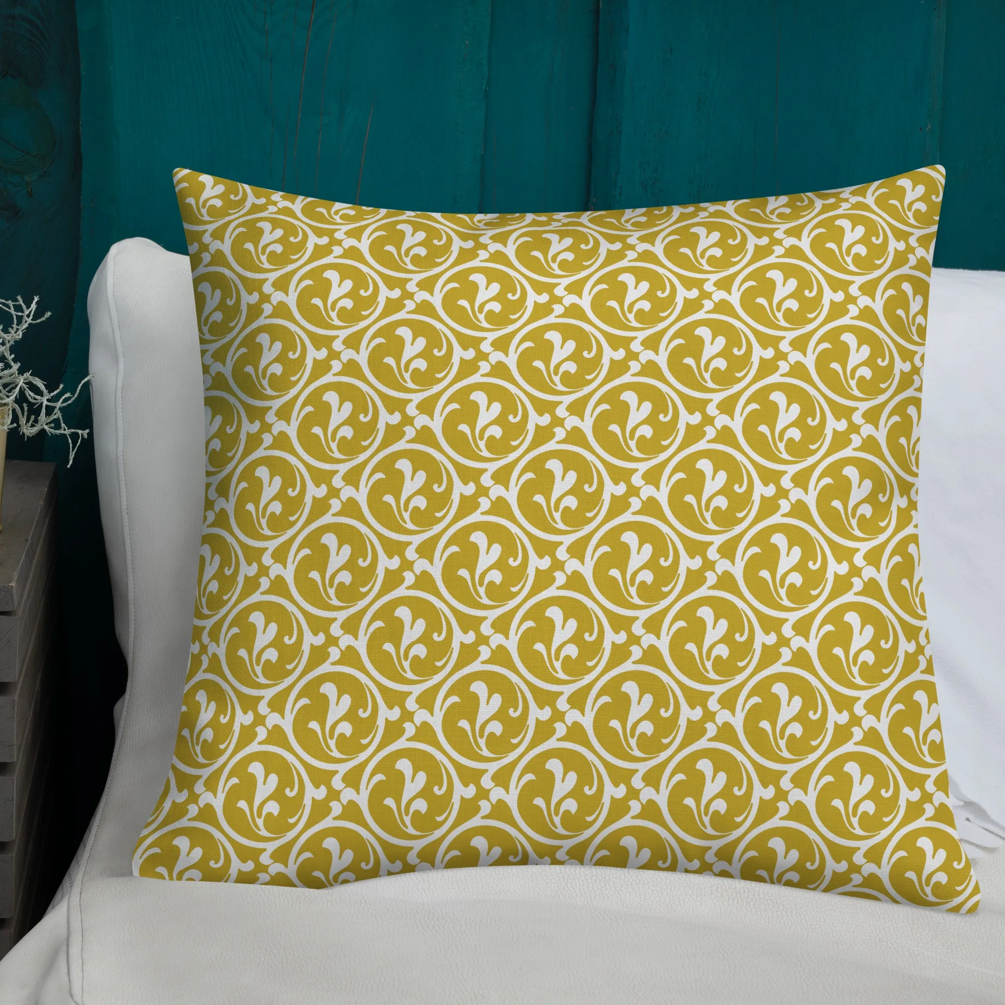 Baroque Pattern Pillow Gift – Classic Charm for Her Space