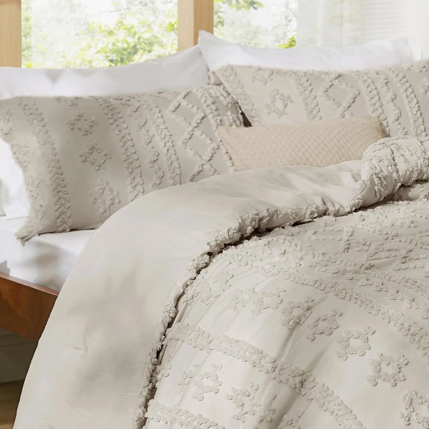 Bedsure Tufted Boho Comforter Set Oversized Queen - Linen Boho Bed Set, GentleSoft™ 3 Pieces Farmhouse Shabby Chic Embroidery Bedding, Gifts for Woman, Soft Jacquard Comforter for All Seasons
