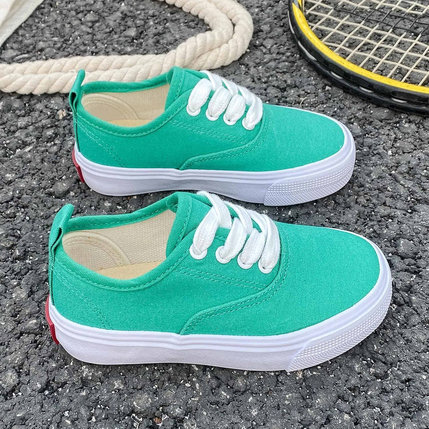 Boys and Girls Low Top Sports Shoes Lace up Canvas Children's Shoes Comfortable and Lightweight Skateboarding Shoes