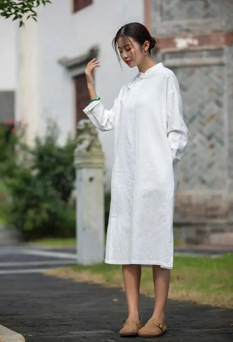 Elegant Long-Sleeved Linen Dress with Vintage Charm