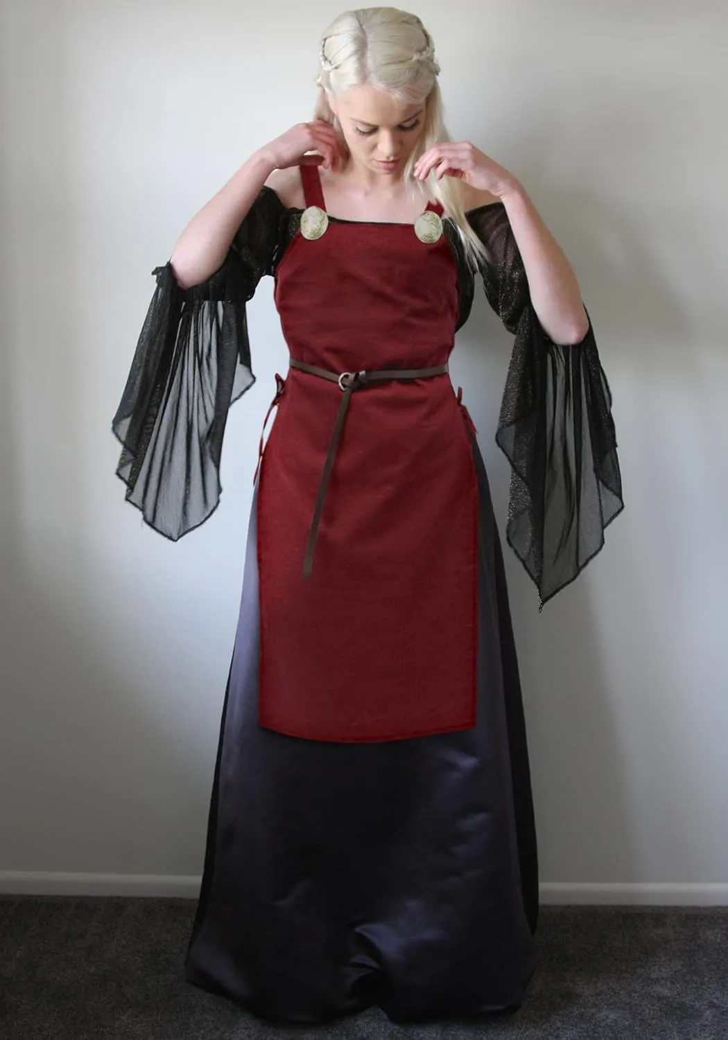 FURPHI Medieval Strappy Apron Linen Side Lace-Up Over Dress with Vintage Brooches and Belt Retro Costume for Women
