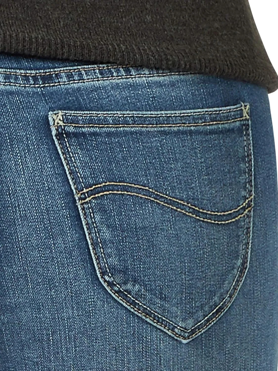Lee Riders Women’s Midrise Straight Premium Jean, Regular Fit (Titanic Medium Blue Wash)
