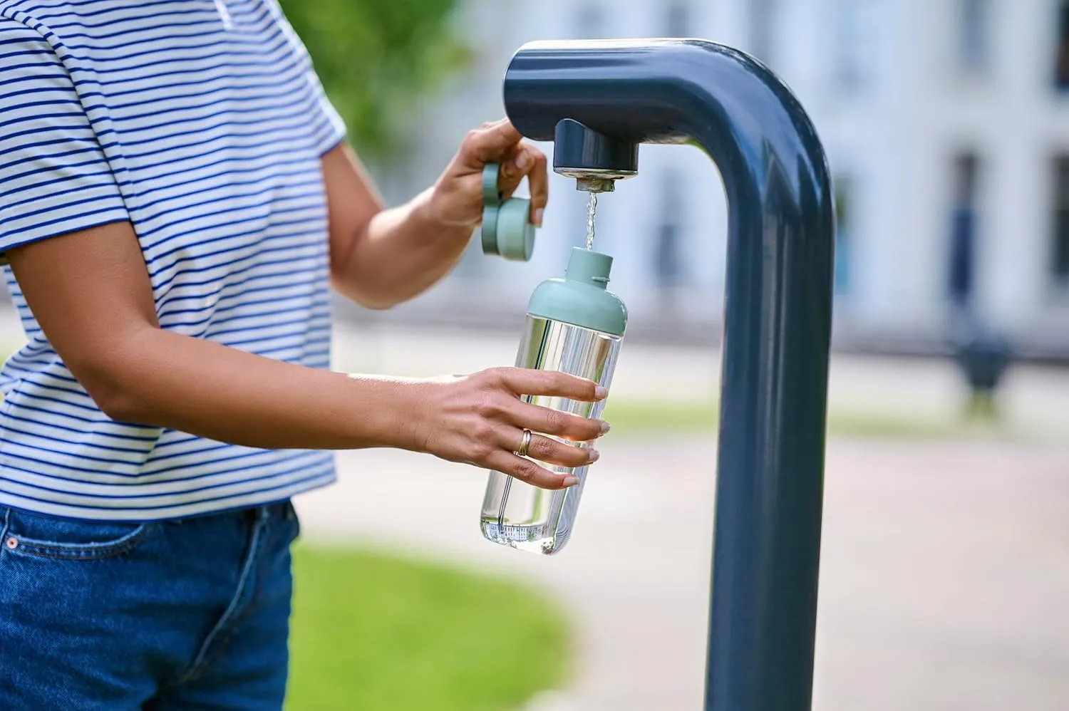 Mepal - Water bottle Vita - Two openings for extra drinking convenience - Refillable drinking bottle - Sports water bottle - 500 ml - Nordic sage