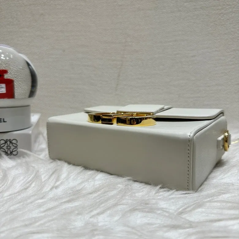 Preloved Christian Dior Montaigne Box White Leather Crossbody Bag