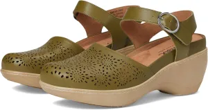 SoftWalk Women's Mabelle Perf Clog