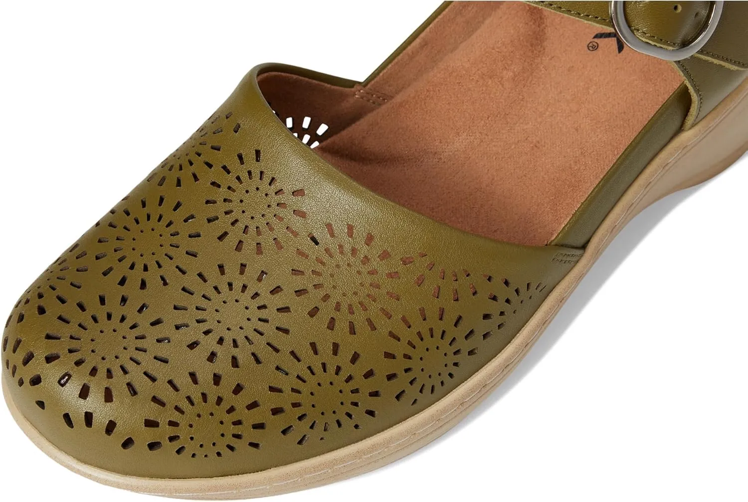 SoftWalk Women's Mabelle Perf Clog