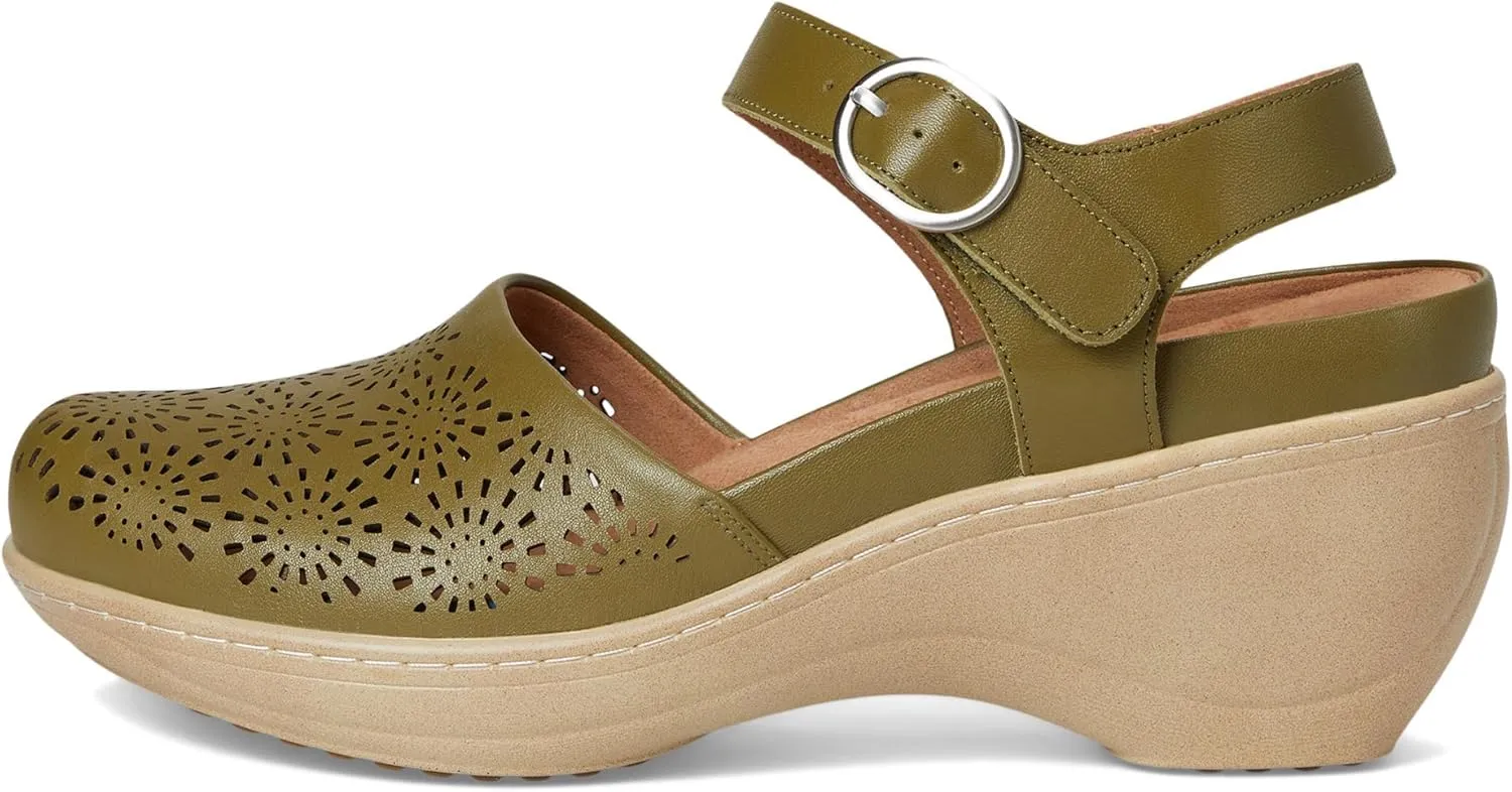 SoftWalk Women's Mabelle Perf Clog