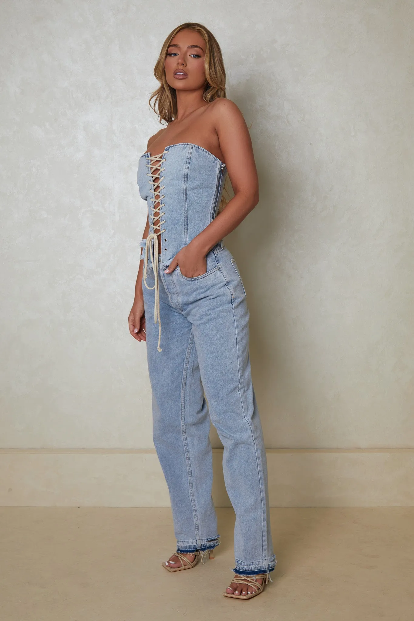 The Denim Distressed Jeans in Light wash