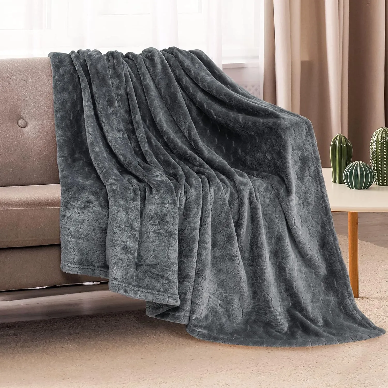 TOONOW Fleece Blanket Fuzzy Plush Throw Blanket 50" x 60", Super Soft Fluffy Bed Blanket Geometric Pattern Comfy Microfiber Flannel Blankets for Couch, Bed, Sofa, Dark Grey