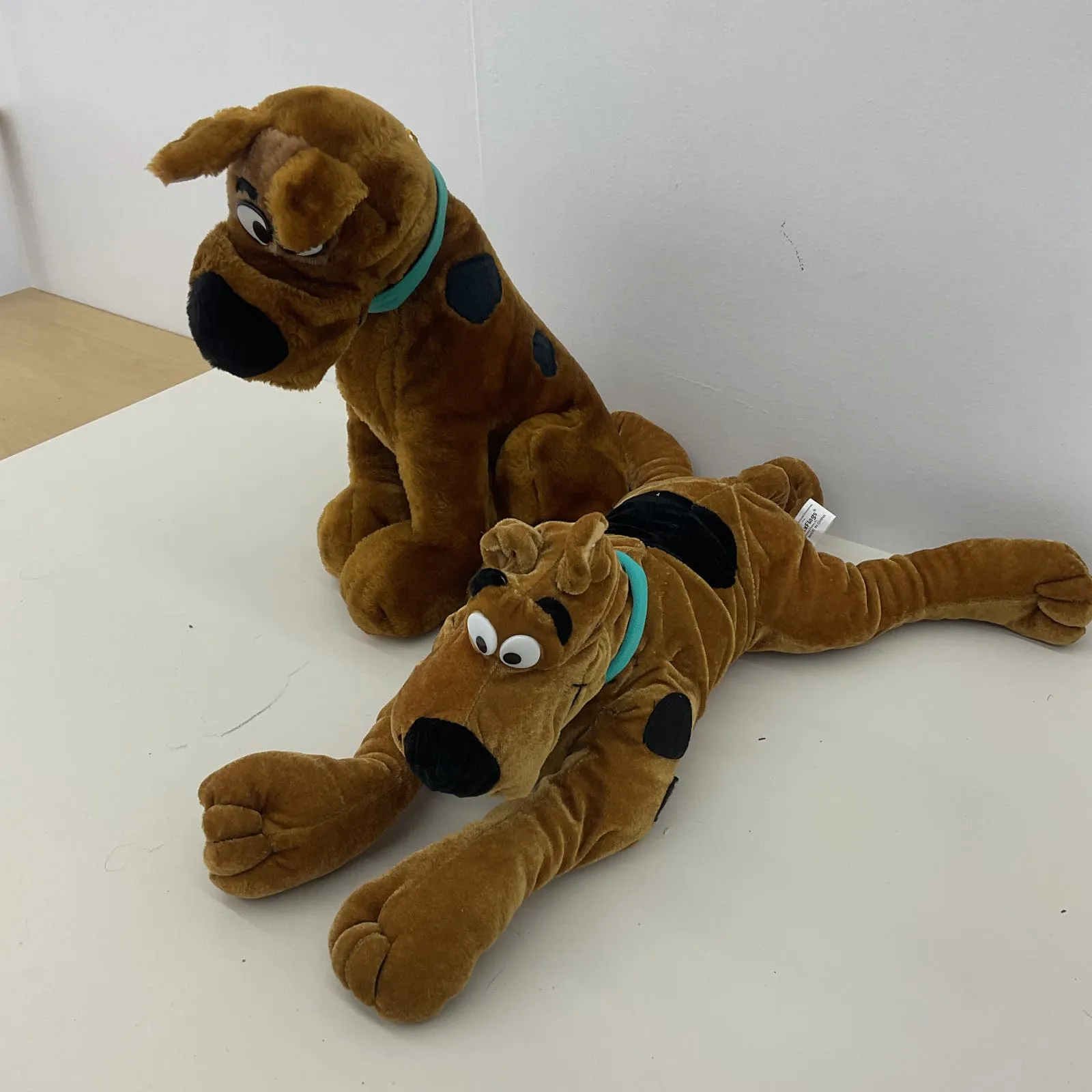 Vintage LOT 2 Hanna Barbera Cartoon Network Scooby Doo Dog Character Plush Dolls
