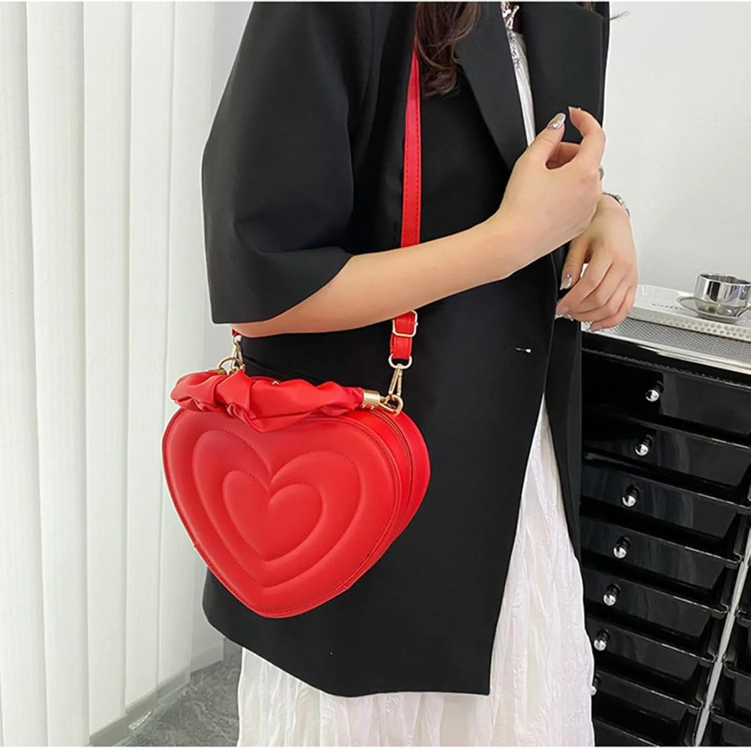 Women's Crossbody Bag Fashion Sweet Heart Shape Shoulder Bag Purse PU Leather Zipper Vintage Small Handbag